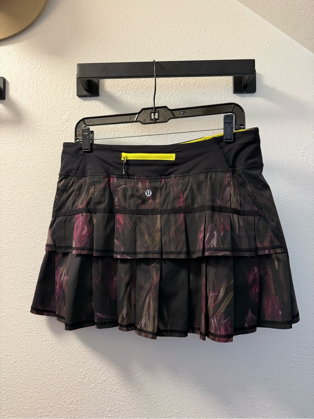 Lululemon Skirt Sz 8 TALL - Picture 2 of 2
